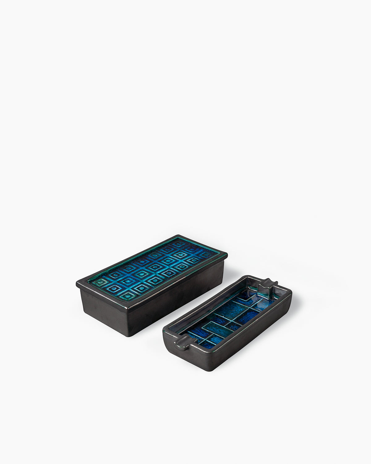 Box and ashtray set
